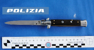 Possesso di droga ai fini di spaccio e detenzione ingiustificata di coltello, la Polizia denuncia due uomini a Porto San Giorgio i